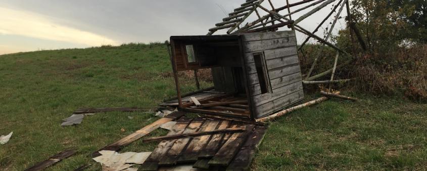 Hochsitz zerstört jpg