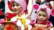 kinder mit schweinekleider in china