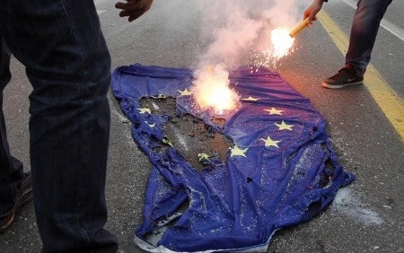 brennende-eu-flagge_