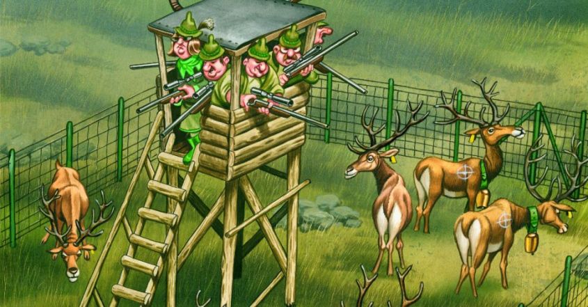 Jäger auf Hochsitz mit Gattertierefb