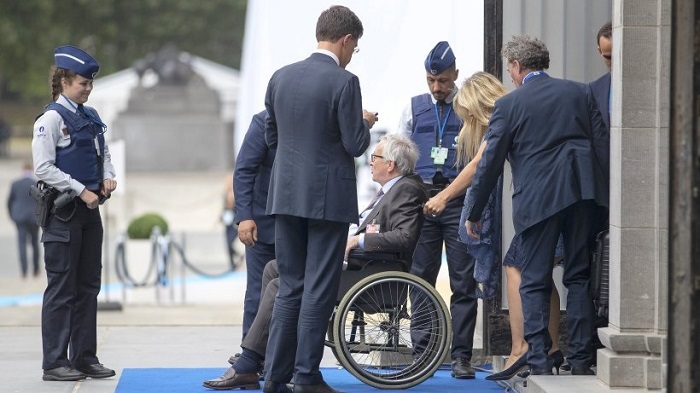 Juncker in rollstuhl