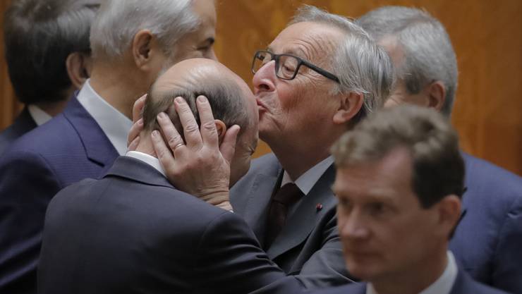 Juncker küsst eine Glazepg