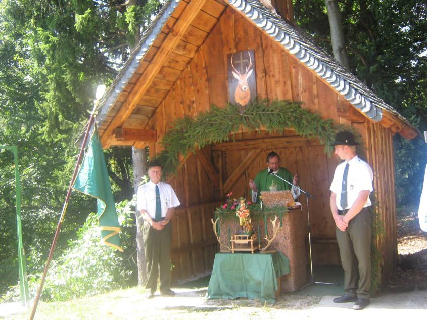 Prister segnet Jagdmesseo